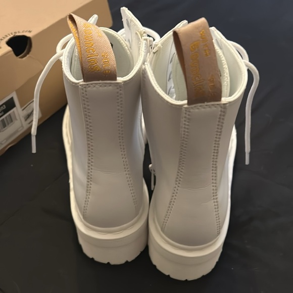 Dr. Martens White Women's Boots V Jadon Il Mono NIB - Picture 3 of 7